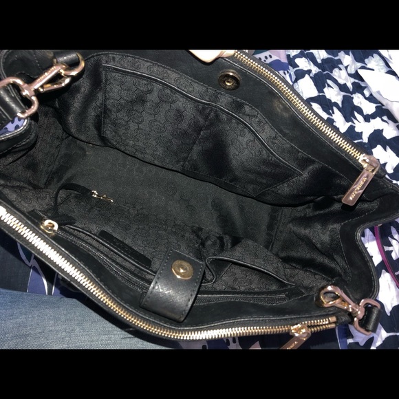 MICHAEL KORS Black Large Saffiano Bag - Picture 5 of 5